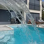 Luxury With Pool And Jacuzzi Villa *