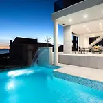 Luxury With Pool And Jacuzzi Makarska