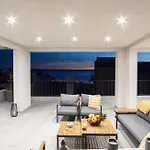 Luxury With Pool And Jacuzzi *