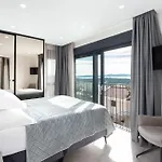 Villa Luxury With Pool And Jacuzzi