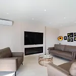 Luxury With Pool And Jacuzzi