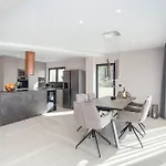 Luxury With Pool And Jacuzzi Villa Makarska