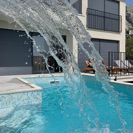 Luxury With Pool And Jacuzzi ヴィラ *