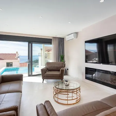 Luxury With Pool And Jacuzzi