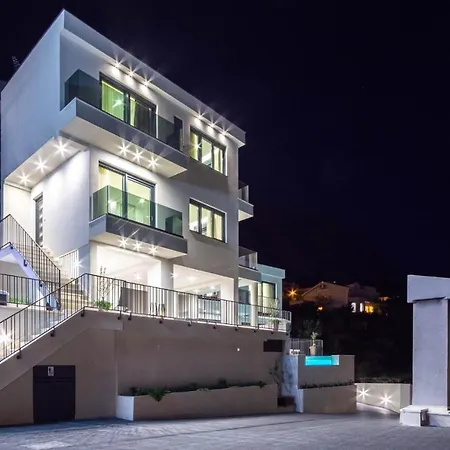 Luxury With Pool And Jacuzzi * Makarska