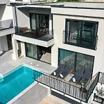 Luxury With Pool And Jacuzzi * Макарська