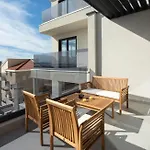 Luxury With Pool And Jacuzzi * Макарська