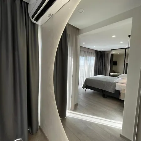 Luxury With Pool And Jacuzzi Vila