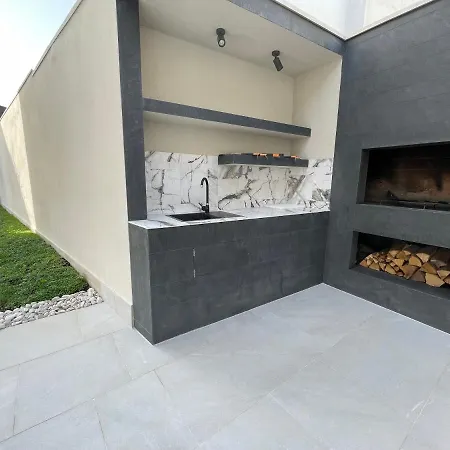 Luxury With Pool And Jacuzzi