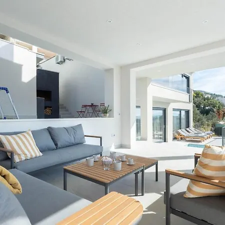 Luxury With Pool And Jacuzzi Villa Makarska