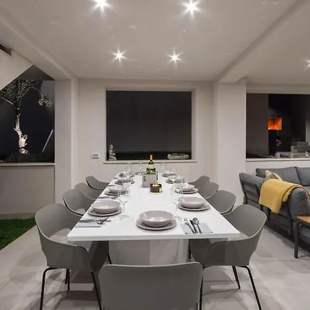 Luxury With Pool And Jacuzzi Makarska