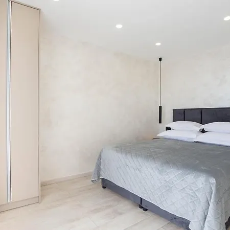 Luxury With Pool And Jacuzzi Makarska