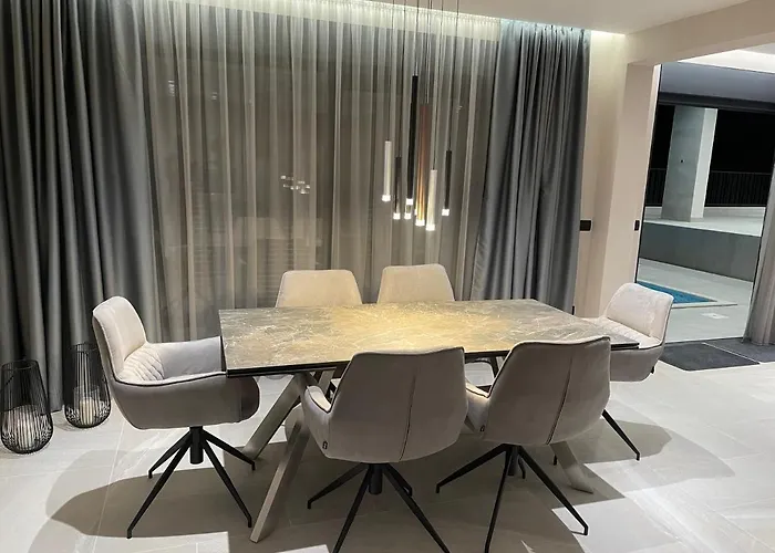 Вілла Luxury With Pool And Jacuzzi Макарська