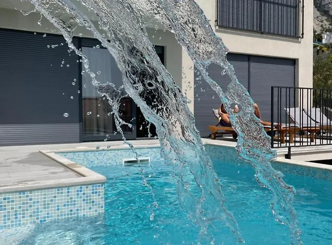 Luxury With Pool And Jacuzzi Willa *