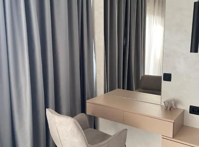 Luxury With Pool And Jacuzzi