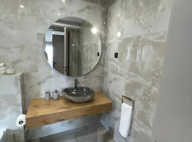 Luxury With Pool And Jacuzzi Вілла Макарська