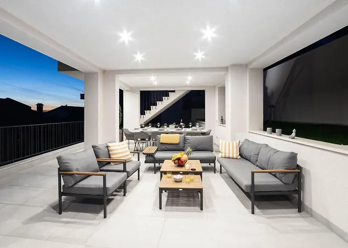 Luxury With Pool And Jacuzzi Willa Makarska