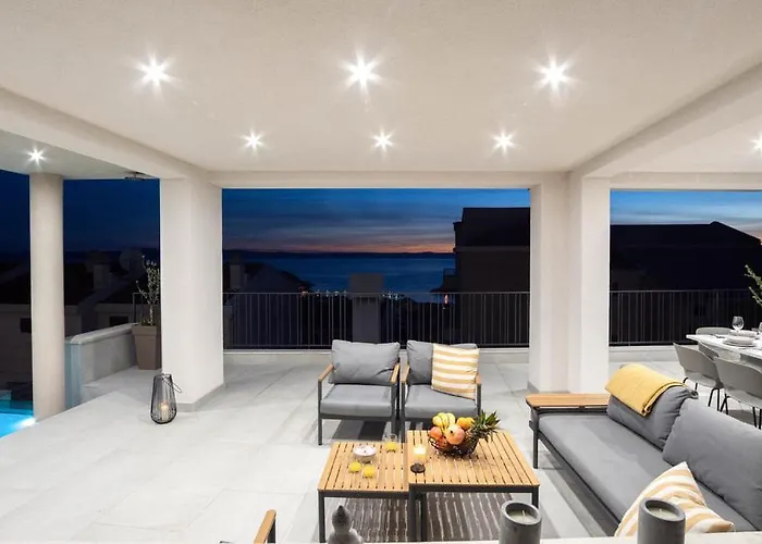 Luxury With Pool And Jacuzzi *