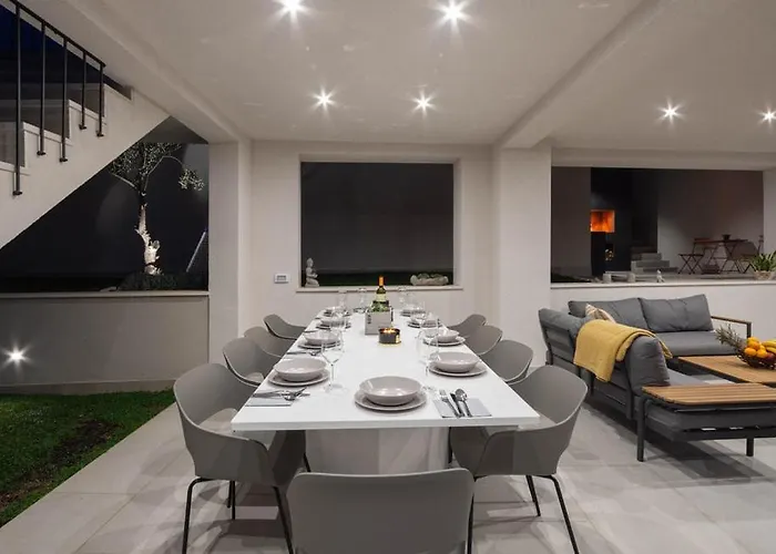 Luxury With Pool And Jacuzzi Makarska