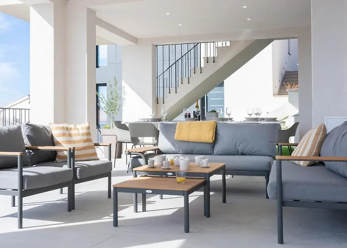 Вілла Luxury With Pool And Jacuzzi Макарська