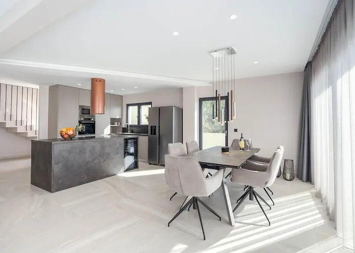 Luxury With Pool And Jacuzzi Willa Makarska