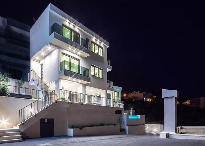 Luxury With Pool And Jacuzzi * Макарська