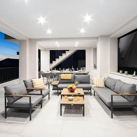 Luxury With Pool And Jacuzzi Villa Makarska