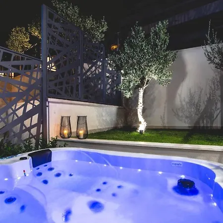 Luxury With Pool And Jacuzzi Villa
