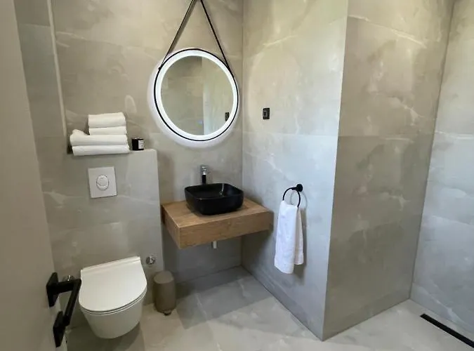 Luxury With Pool And Jacuzzi *