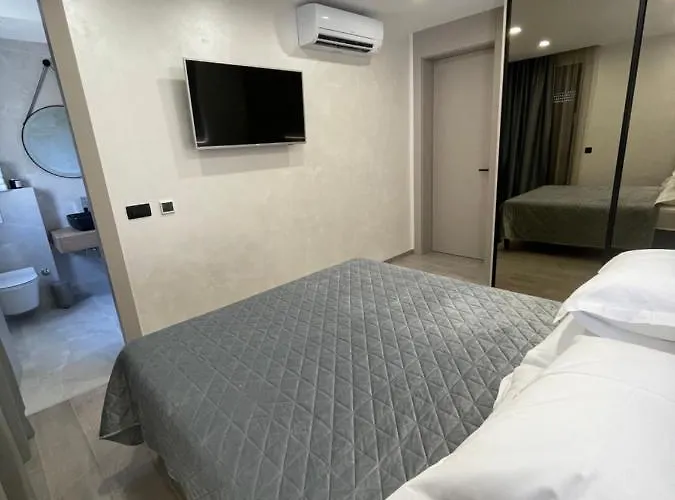 Luxury With Pool And Jacuzzi Villa Makarska