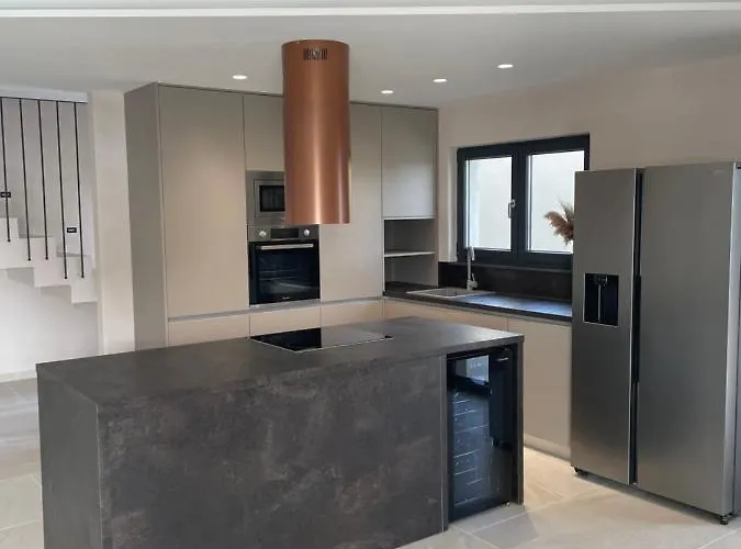 Luxury With Pool And Jacuzzi Makarska