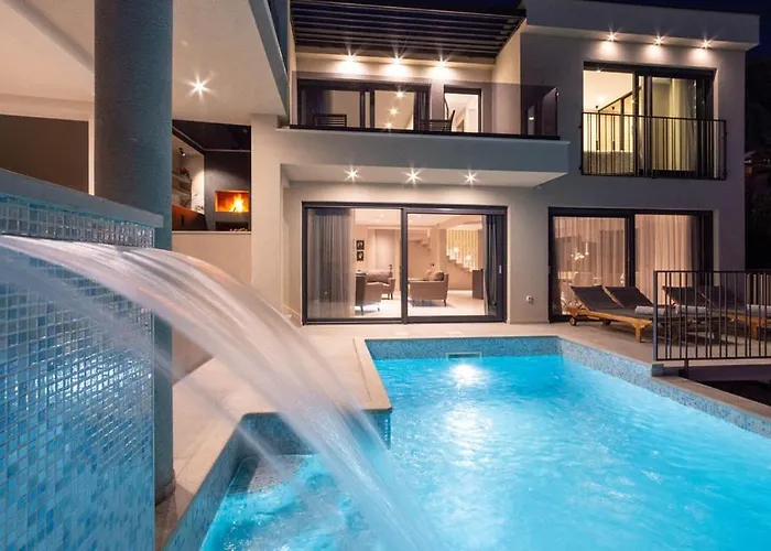 Luxury With Pool And Jacuzzi Villa Makarska