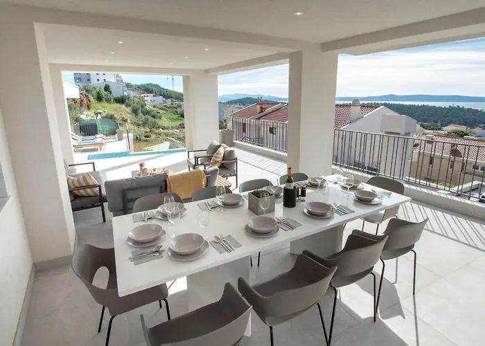 Luxury With Pool And Jacuzzi