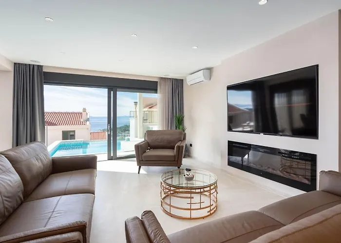 Luxury With Pool And Jacuzzi