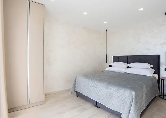 Luxury With Pool And Jacuzzi Makarska